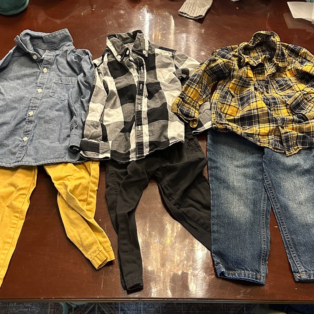 Bundle of toddler boy fall / winter button up outfit sets size 2t